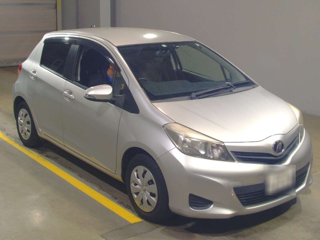 2013 Toyota Vitz KSP130[2]