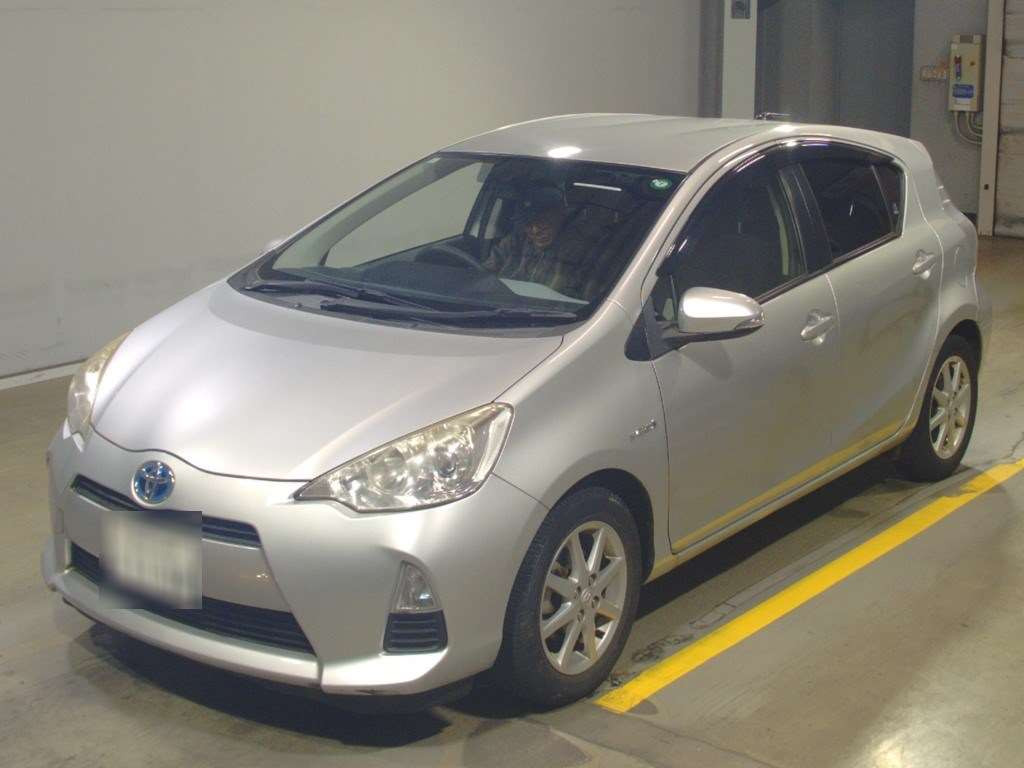 2013 Toyota Aqua NHP10[0]