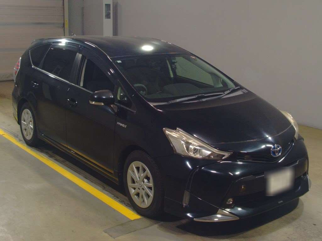 2014 Toyota Prius alpha ZVW41W[2]