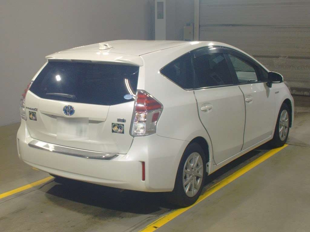 2015 Toyota Prius alpha ZVW41W[1]