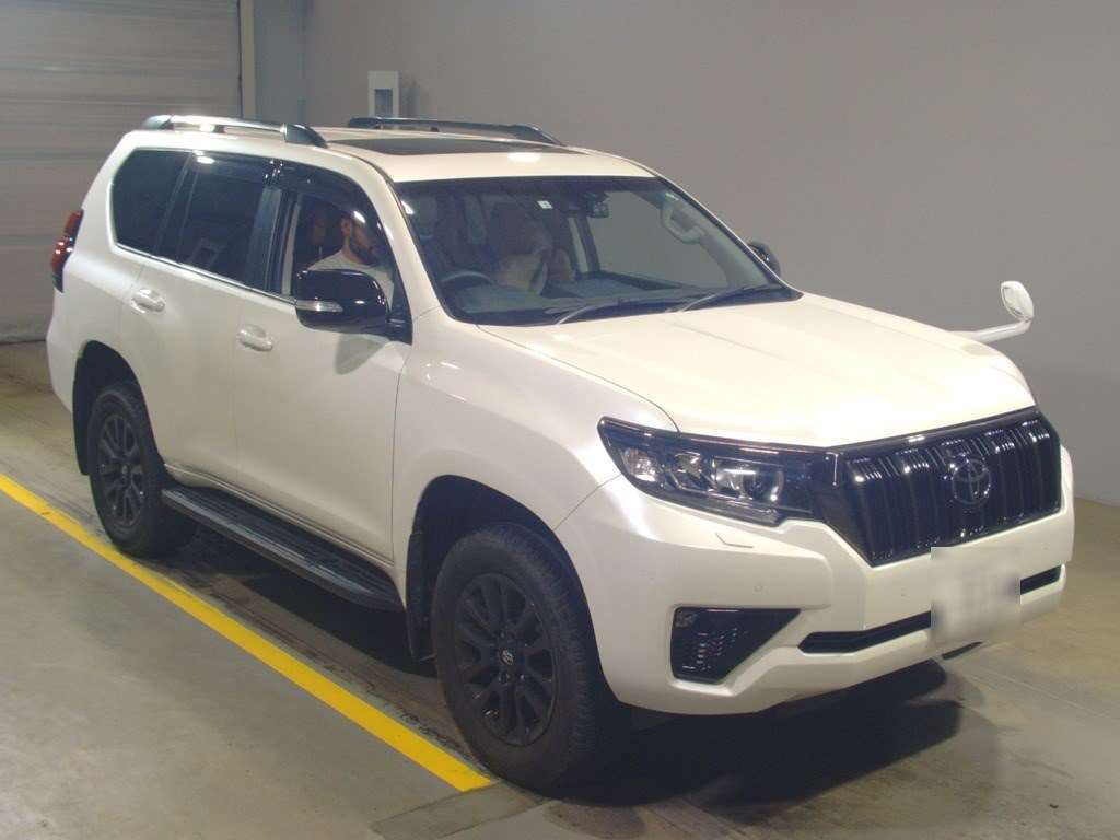 2022 Toyota Land Cruiser Prado TRJ150W[2]