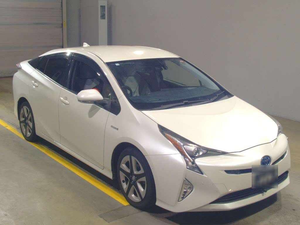 2016 Toyota Prius ZVW50[2]