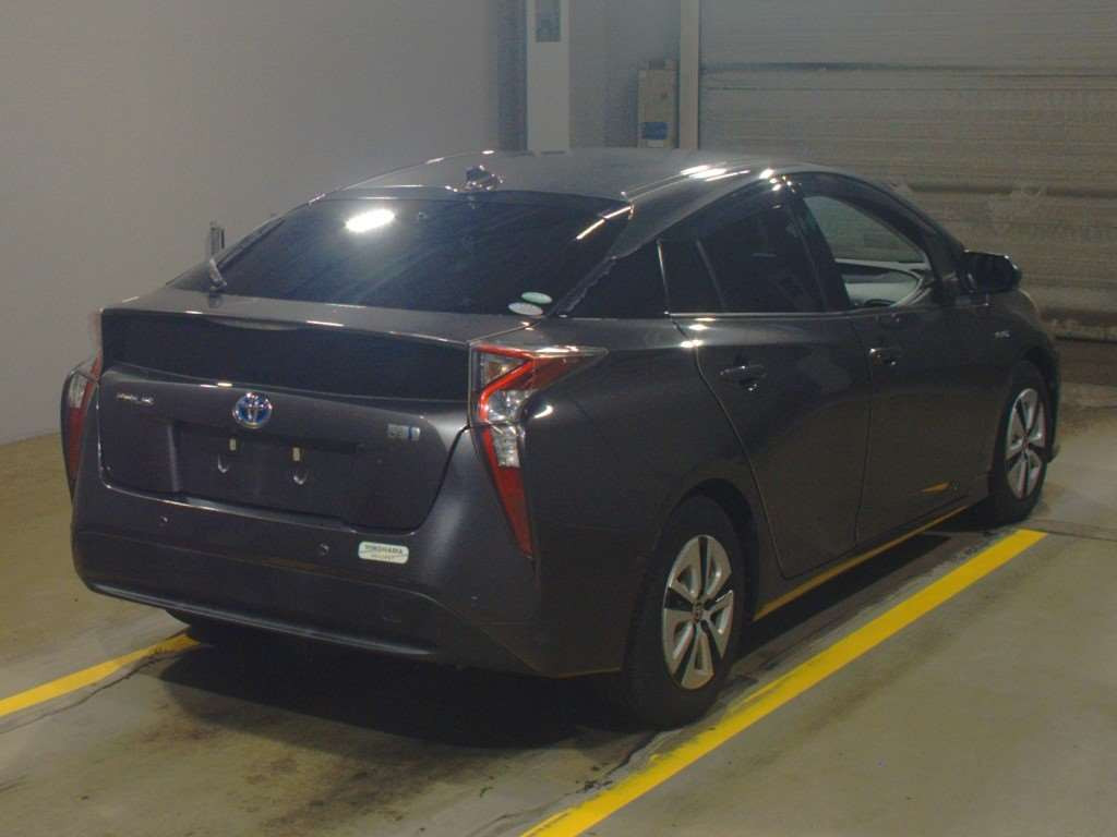 2017 Toyota Prius ZVW51[1]