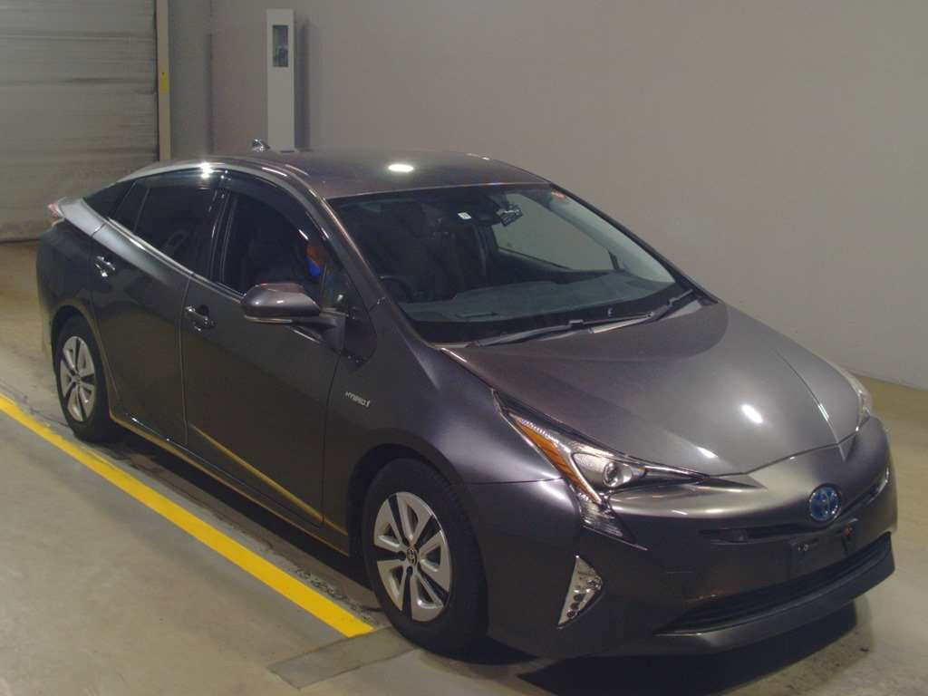 2017 Toyota Prius ZVW51[2]