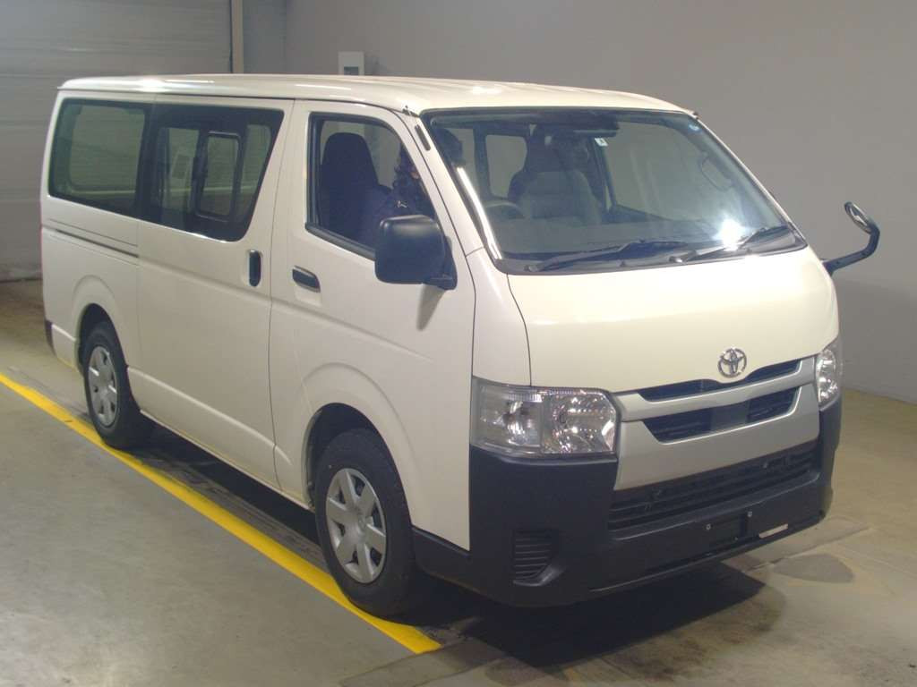 2022 Toyota Hiace Van TRH200V[2]