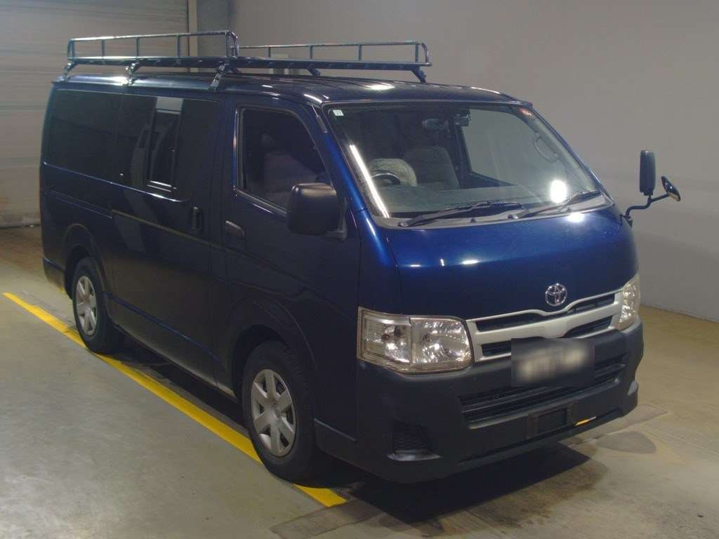 2010 Toyota Hiace Van TRH200V[2]