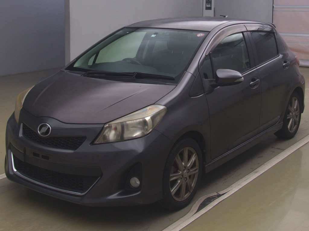 2011 Toyota Vitz NCP131[0]