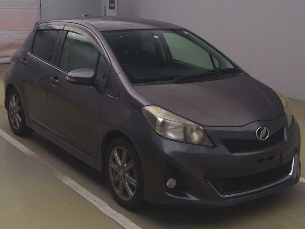 2011 Toyota Vitz NCP131[2]