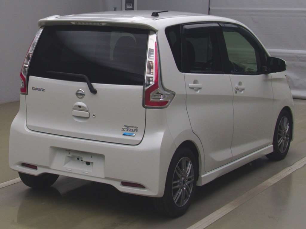 2015 Nissan DAYZ B21W[1]