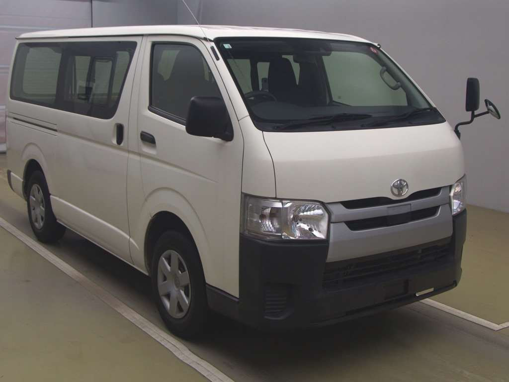 2018 Toyota Hiace Van TRH200V[2]