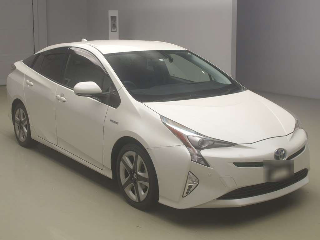 2016 Toyota Prius ZVW50[2]