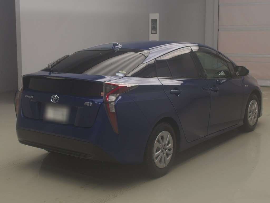 2017 Toyota Prius ZVW50[1]