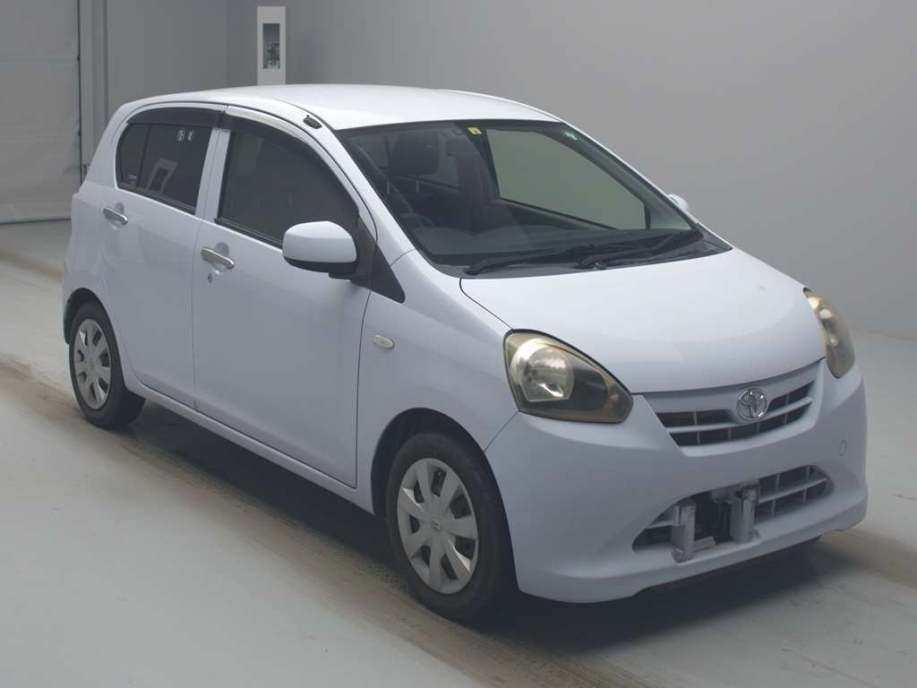 2012 Toyota Pixis Epoch LA300A[2]