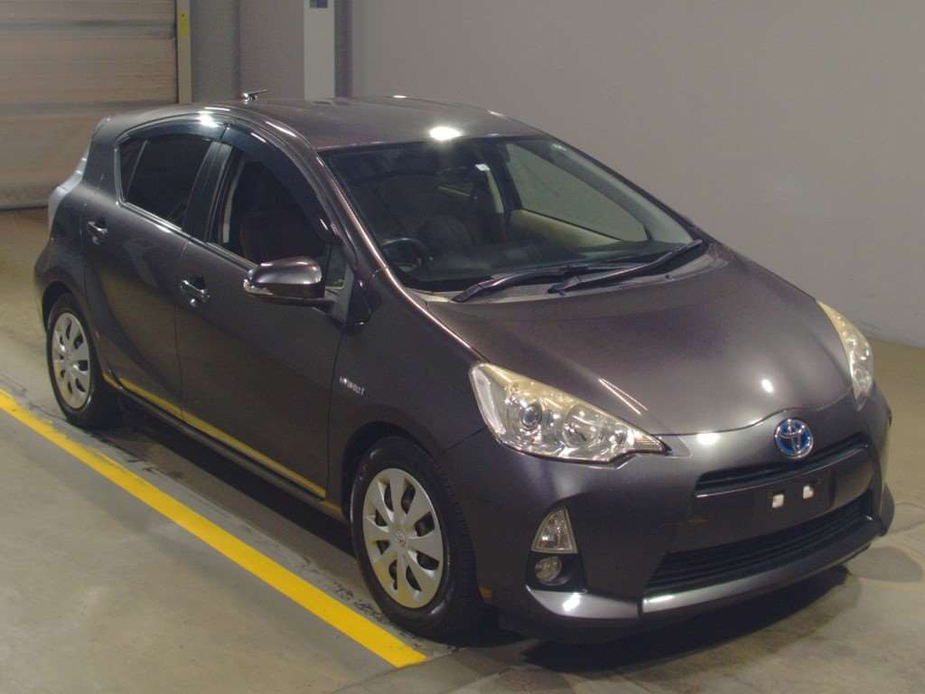 2012 Toyota Aqua NHP10[2]