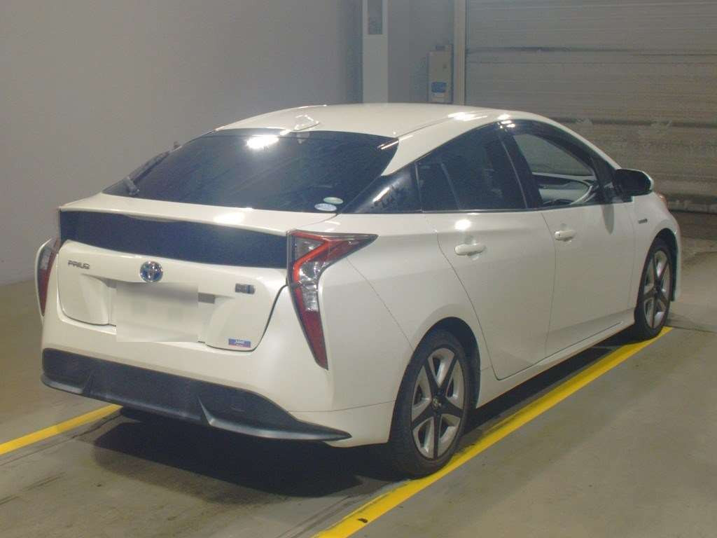 2016 Toyota Prius ZVW50[1]