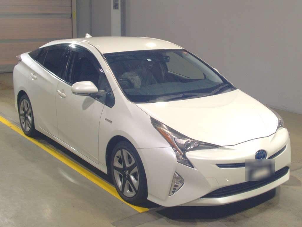 2016 Toyota Prius ZVW50[2]