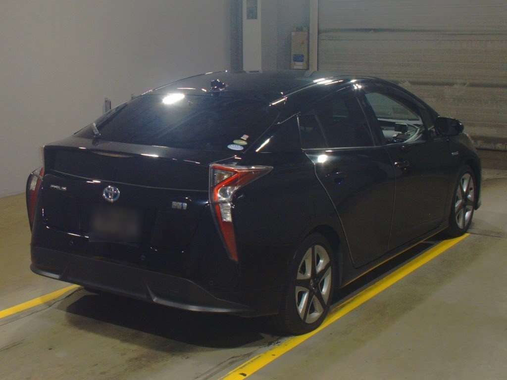 2016 Toyota Prius ZVW51[1]