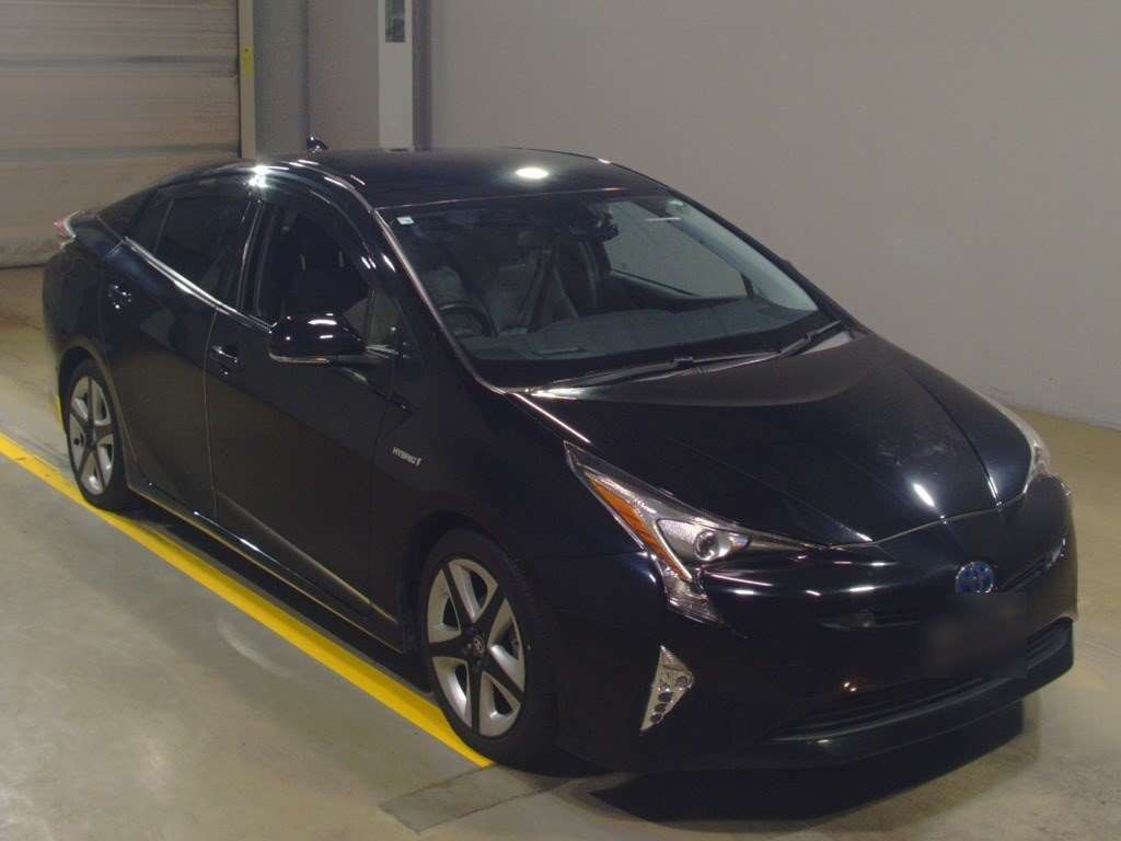 2016 Toyota Prius ZVW51[2]