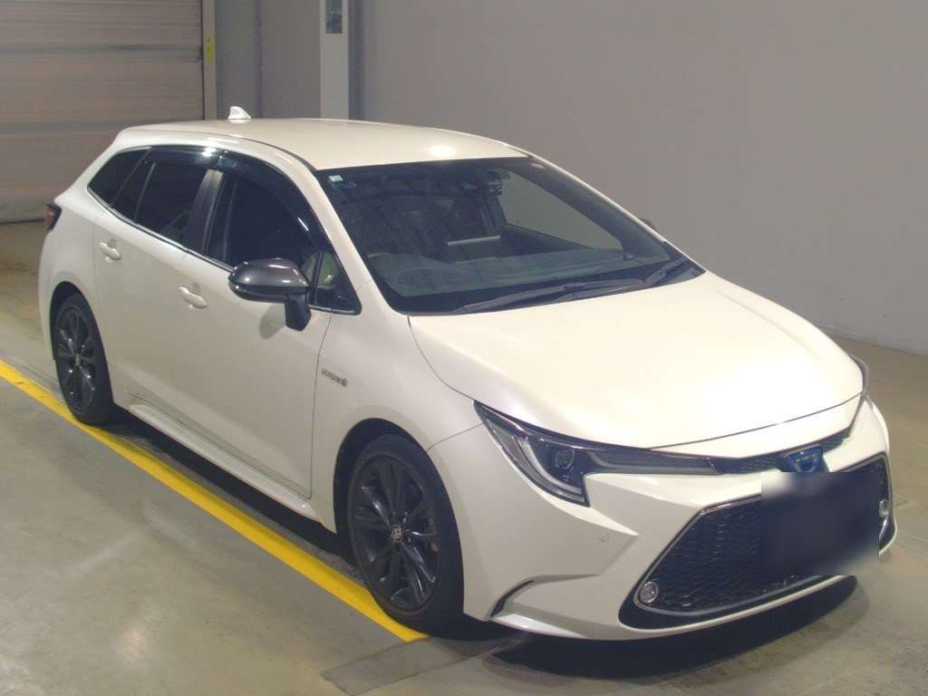 2020 Toyota Corolla Touring Wagon ZWE211W[2]