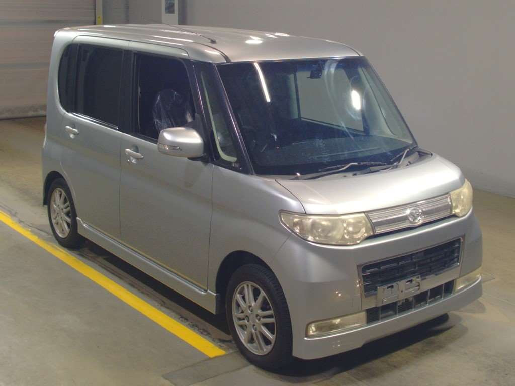 2010 Daihatsu Tanto L375S[2]