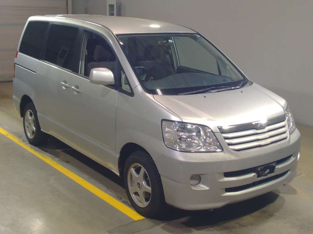 2003 Toyota Noah AZR65G[2]