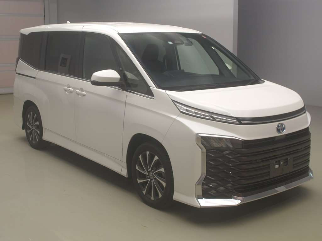 2022 Toyota Voxy ZWR90W[2]