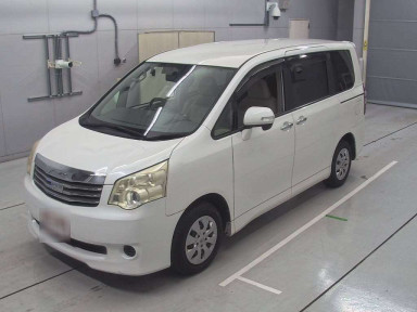 2013 Toyota Noah