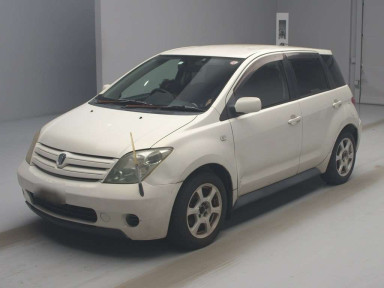 2004 Toyota IST