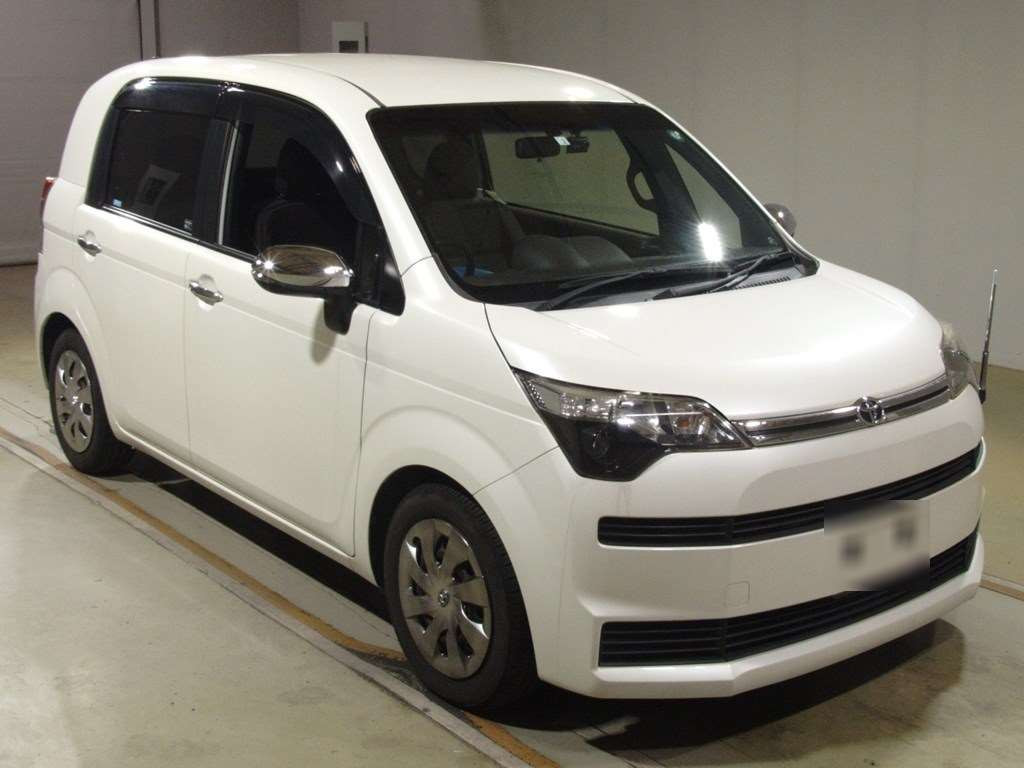 2016 Toyota Spade NSP141[2]