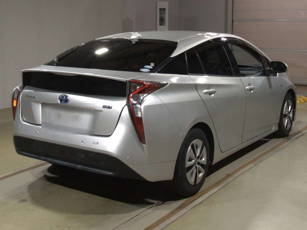 2016 Toyota Prius ZVW51[1]