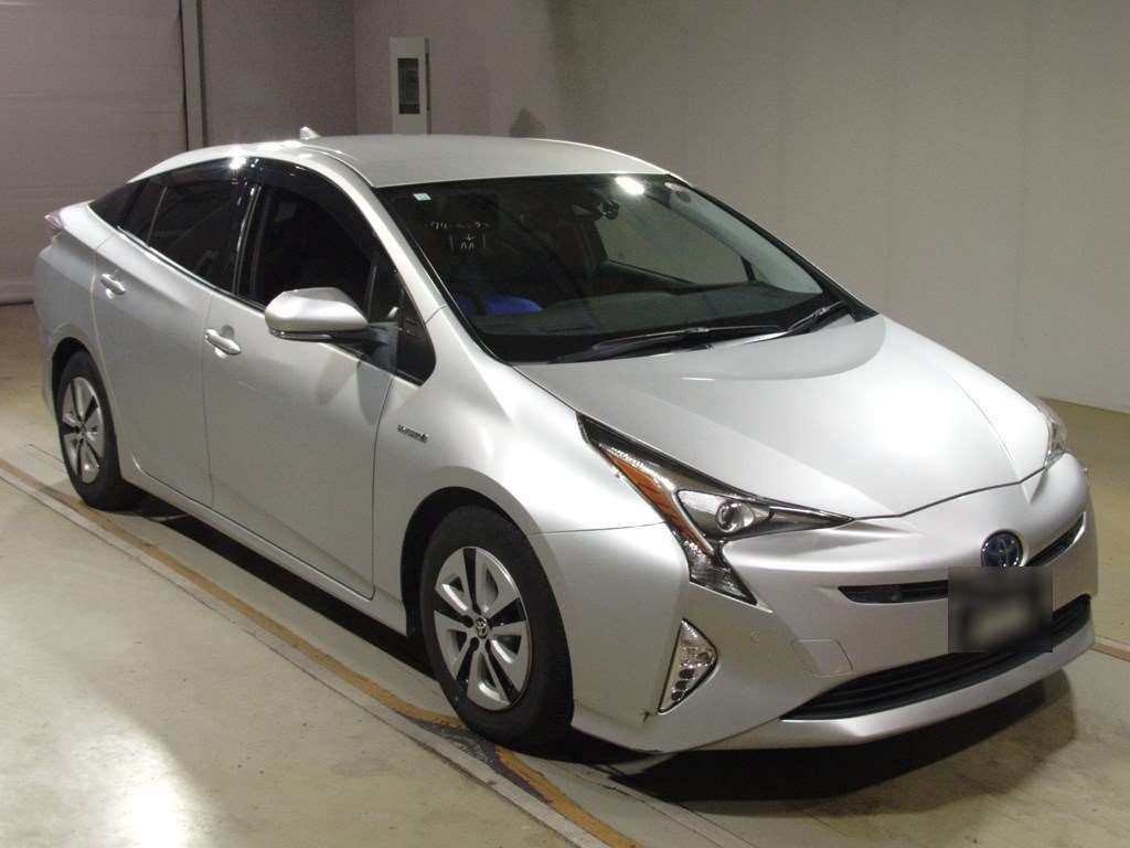 2016 Toyota Prius ZVW51[2]