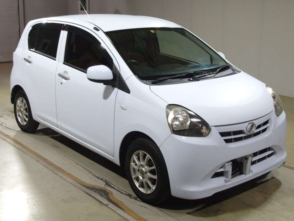 2011 Daihatsu Mira es LA300S[2]