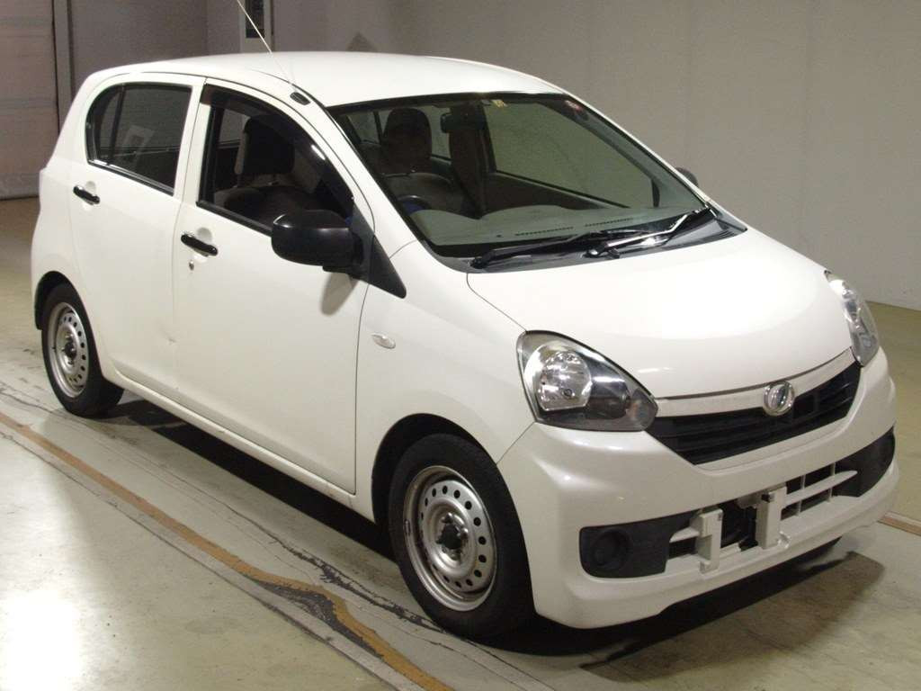 2013 Daihatsu Mira es LA300S[2]