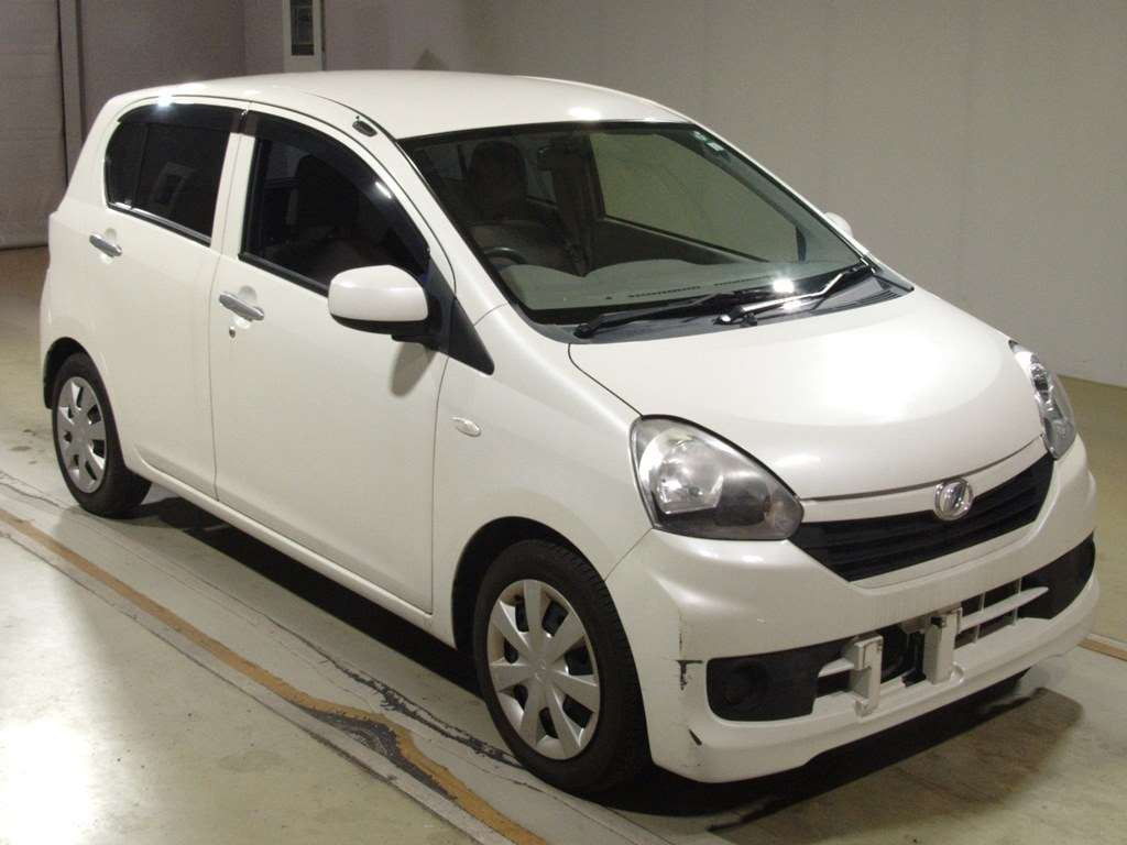 2015 Daihatsu Mira es LA300S[2]