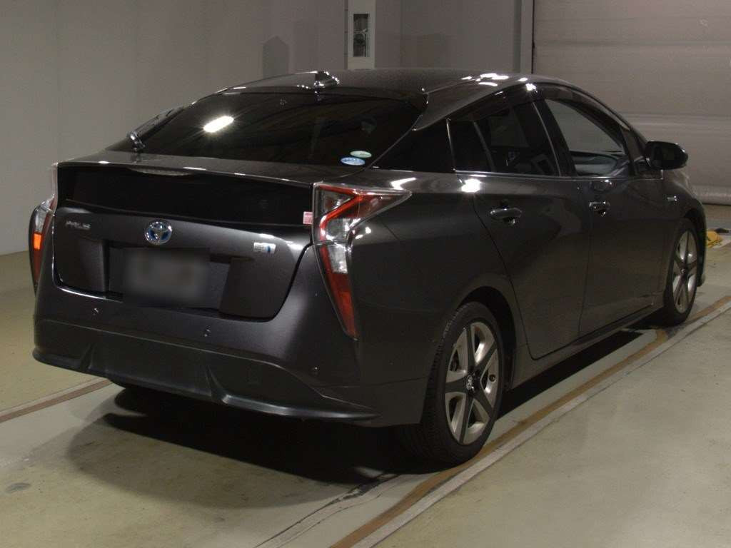 2016 Toyota Prius ZVW51[1]