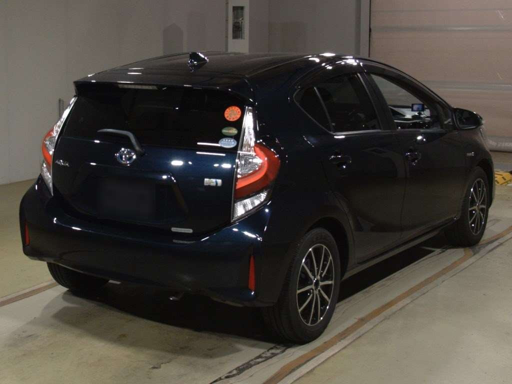 2018 Toyota Aqua NHP10[1]