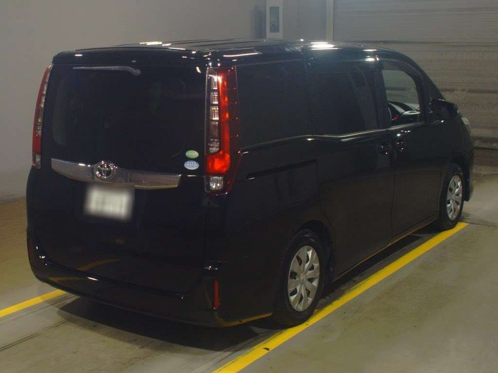 2014 Toyota Noah ZRR85G[1]