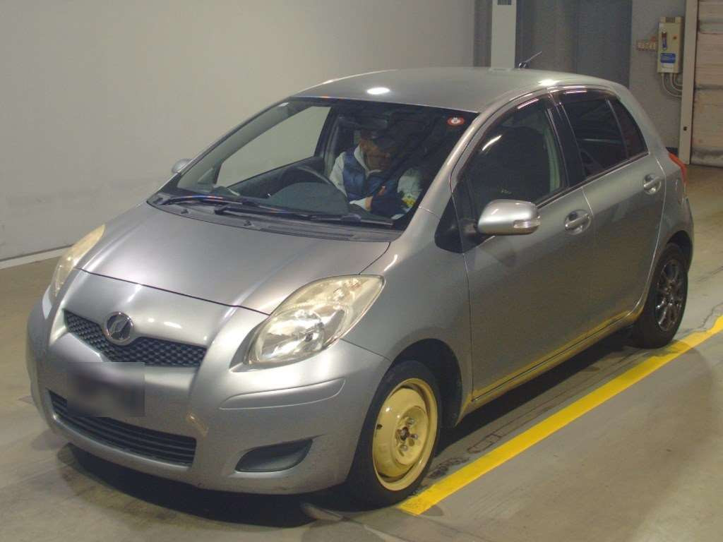 2010 Toyota Vitz SCP90[0]