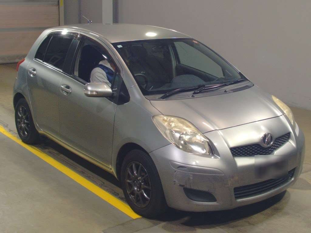 2010 Toyota Vitz SCP90[2]