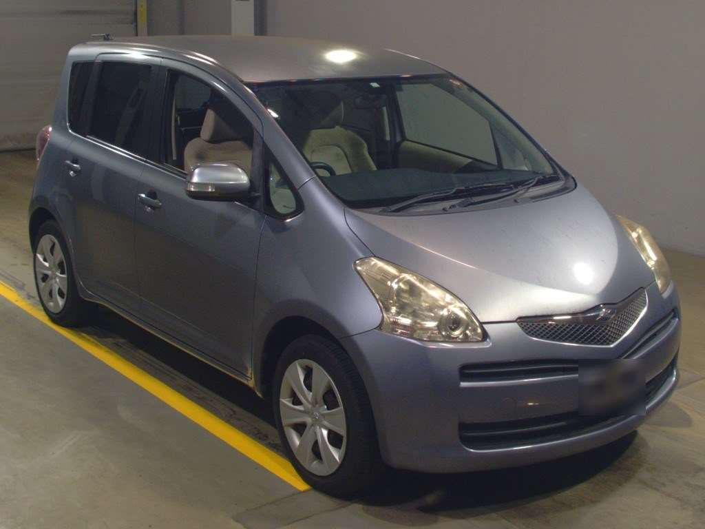 2009 Toyota Ractis SCP100[2]