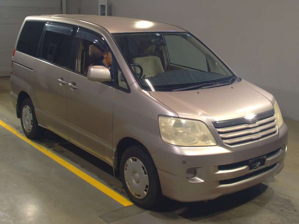 2003 Toyota Noah AZR65G[2]