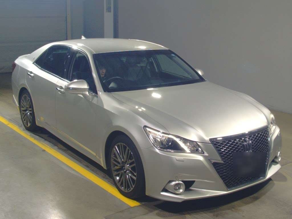 2014 Toyota Crown GRS214[2]