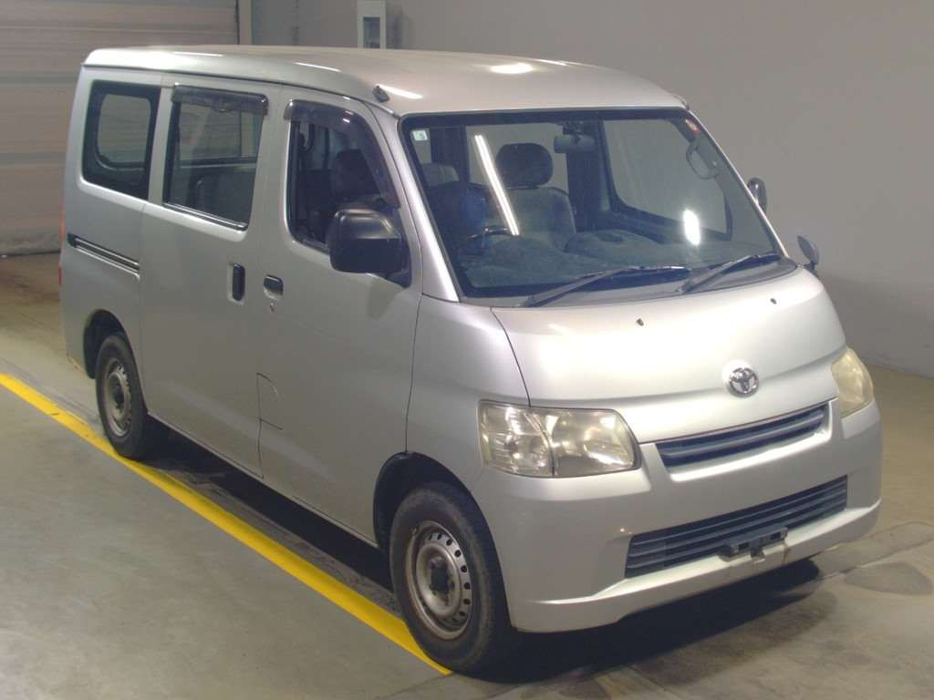 2011 Toyota Townace Van S402M[2]