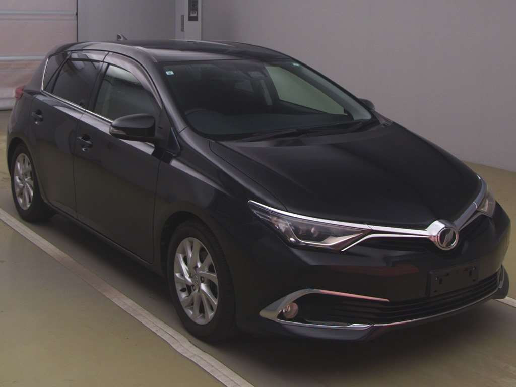 2015 Toyota Auris NZE184H[2]