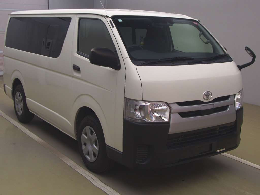 2020 Toyota Regiusace Van TRH200V[2]