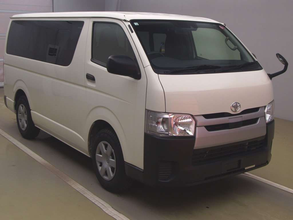 2020 Toyota Regiusace Van TRH200V[2]