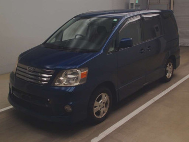 2002 Toyota Noah