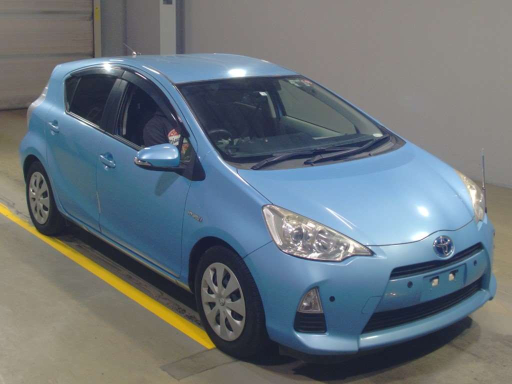 2012 Toyota Aqua NHP10[2]