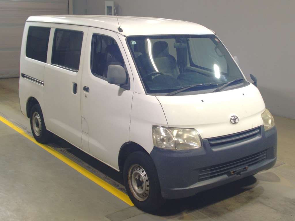 2010 Toyota Townace Van S402M[2]