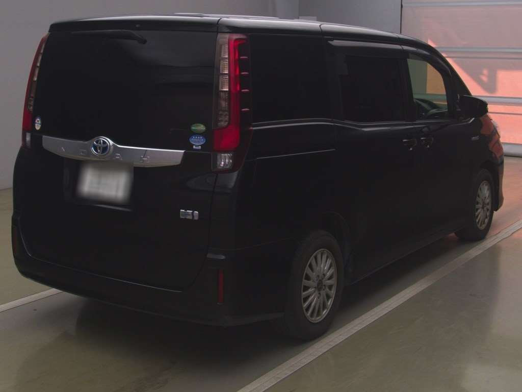 2015 Toyota Noah ZWR80G[1]